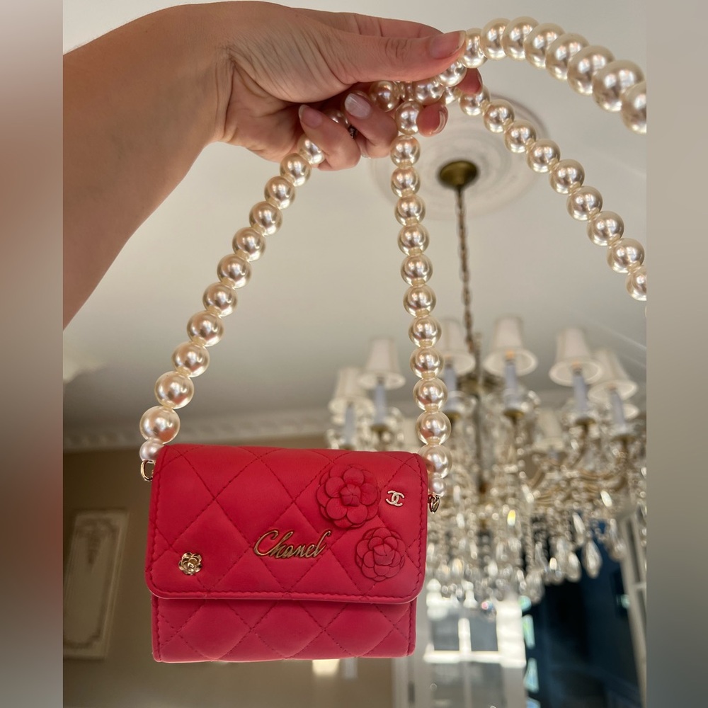 💯 Authentic extra rare Coral Chanel wallet with a custom made pearl chain